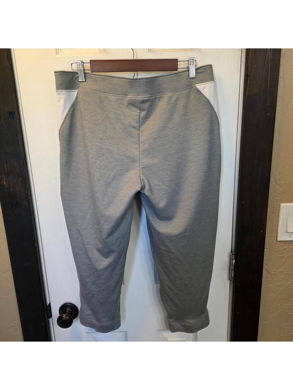 Under Armour Women's Gray Athletic Capri Pants w/ White Mesh Side Panels-Large - Picture 3 of 9